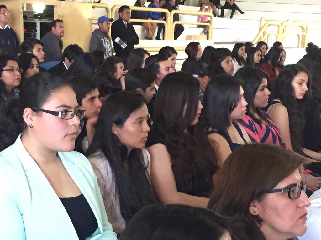 secundariafll's tweet photo. Orquesta Filarmónica de Querétaro en el FLL. Alumnos de Secundaria y Preparatoria disfrutando de singular evento. http://t.co/l8okh708L1