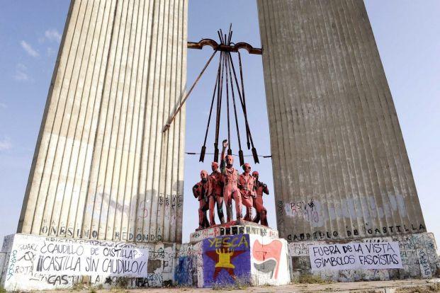 Castilla_Info's tweet photo. El monumento fascista a Onésimo Redondo de Valladolid tiene los días contados http://t.co/NYr9B6T8MJ #Valladolid #CyL http://t.co/iWVrr9QlTj