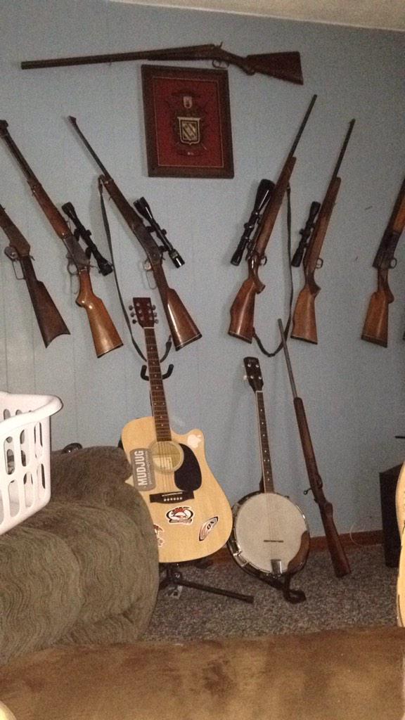 changefornothin's tweet photo. Every man needs a room like this. #yeeyee #keepitkuntry http://t.co/zJZ6YXVSKs