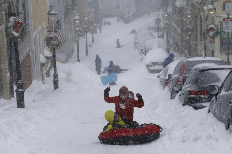BostonGlobe's tweet photo. How to keep restless kids occupied during the #blizzardof2015 http://t.co/7NSQBxcw93 http://t.co/FEnYKectC2