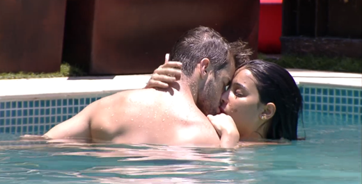 bbb's tweet photo. QUE CALOR HEIN, RAFAEL E TALITA? Haja fôlego #TrazOextintor #BBB15 → http://t.co/6grXpA5MNT http://t.co/OvoUkdkzwl