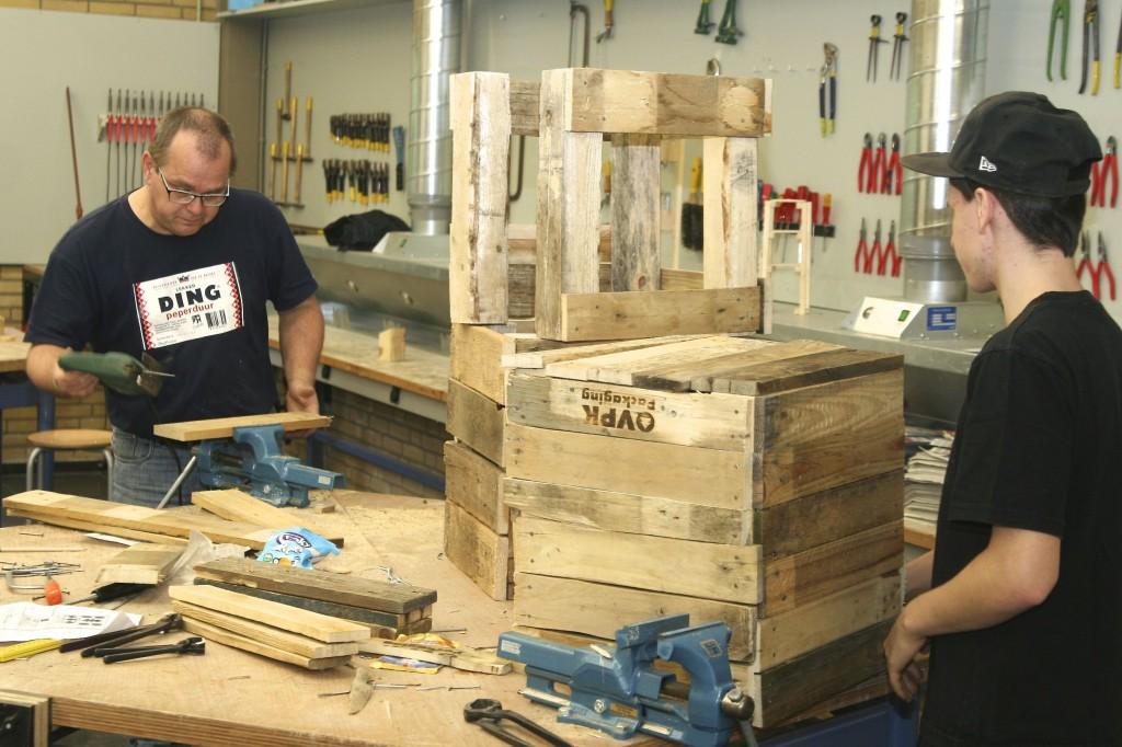 Reporters_nl's tweet image. Zitten: het nieuwe roken in de klas blendle.com/i/tpo-magazine… @ernomijland