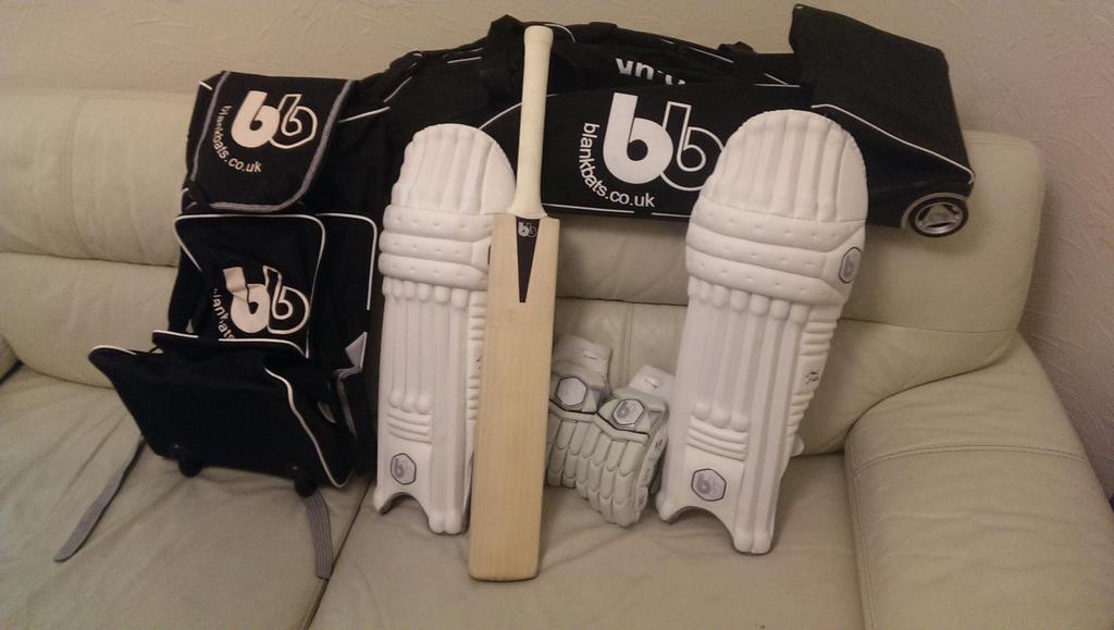 rickithehammy's tweet image. “@Kieran_Bull89: Big thanks to @blankbats for the quality gears!! http://t.co/bLa3QrJDWV” baller 💷💷💷💳💸💸💸📱🎥📷⚾️⚾️🍸🍸