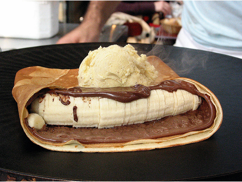 DanceF1t's tweet photo. Perfect treat after a hardcore dance workout!

RT@OnlyFoodPorn 
Nutella and banana crepe with ice cream! http://t.co/HLPBoQtSMk