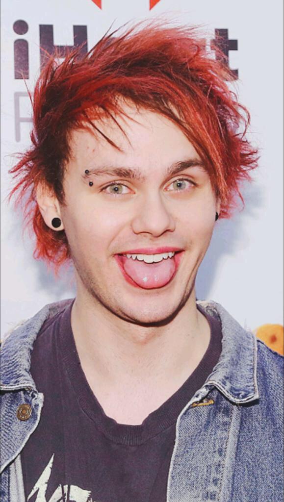 Marsillaki2023's tweet image. Ill start my voting with a Michael photo because he is my lucky⭐️⭐️ star #LoopOff5SOS