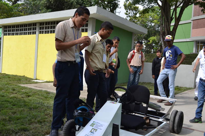 Empresas de producción indirecta fortalecerán Escuelas Técnicas Robinsonianas y Zamoranas bit.ly/1yLG2ew