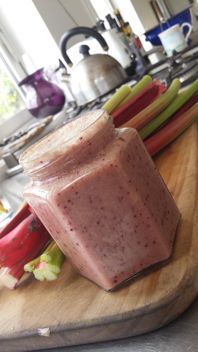 realitybitesnz's tweet photo. In a #rhubard rut? Check out our new delish #vegan #recipe: http://t.co/YKqe1LVtdA  YUM! #vegetarians #paleohour http://t.co/fHa6pl4znj
