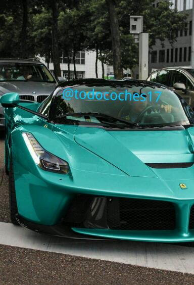 todocoches17's tweet photo. Buenas tardes con este ferrari http://t.co/gkOkOlE9gf