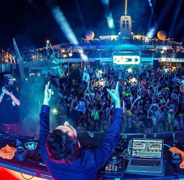 DoYouEvenDJ's tweet photo. Bucket List: Holy Ship http://t.co/POJiivhjdL