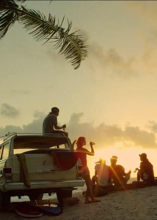 ChiIIVlbes's tweet photo. I need friends who will do this with me 🌻🌅🌾 http://t.co/kaGzkgfgdc