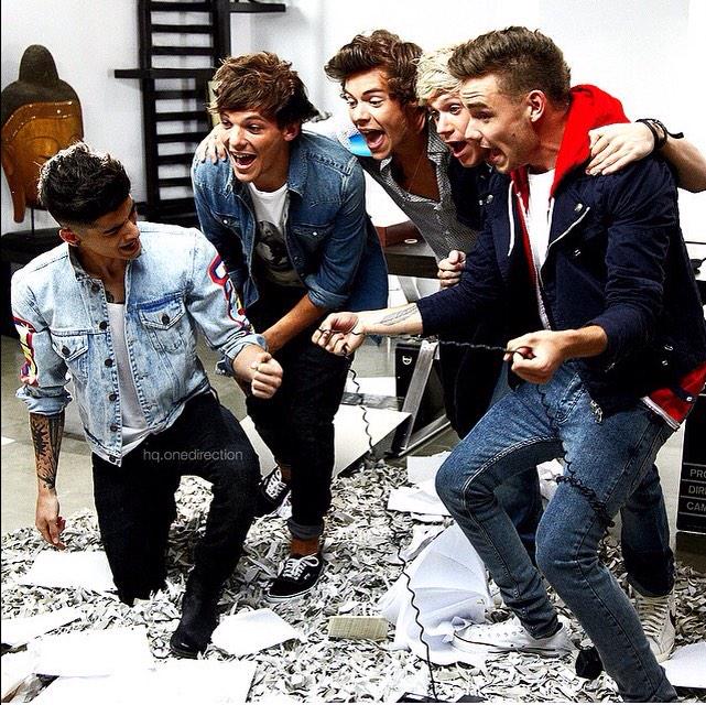 RachelFlynn1's tweet photo. Zayn, Louis, Harry, Niall, and Liam. One Direction http://t.co/aXRVBmTkEv