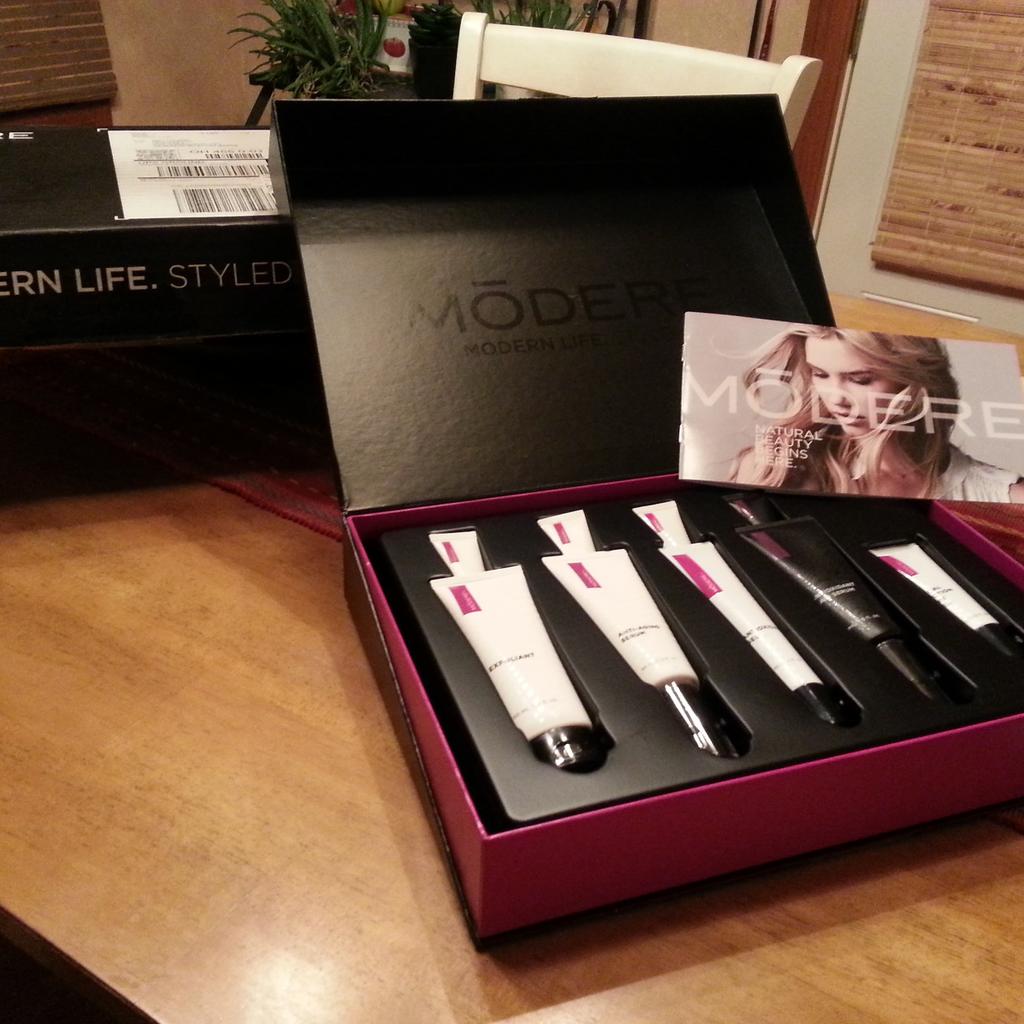 Qrtrhrslvr's tweet image. Mõdere Beauty Box #luxurydelivered #modernlifestyle #beautybox Try samples at no charge BEFORE you buy!!!