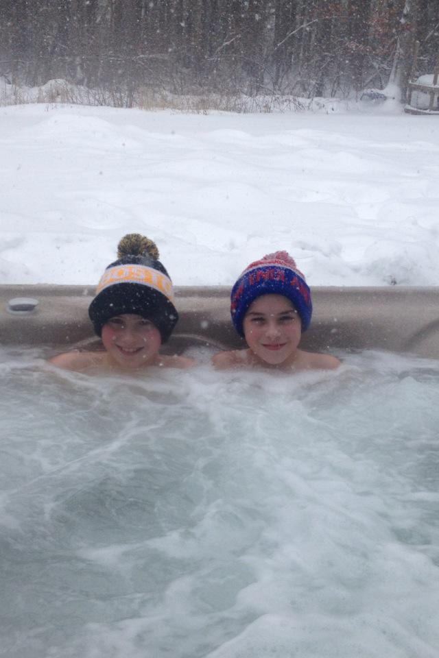 Mcsully1Sue's tweet photo. #fox25
Blizzard of 2015 in a hot tub! http://t.co/K9zcFJBbZA