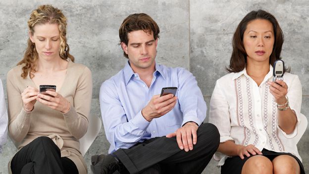 computerhoy's tweet image. Un estudio saca la increíble conclusión de que los usuarios de iPhone son más inteligentes. bit.ly/1uY3xBI