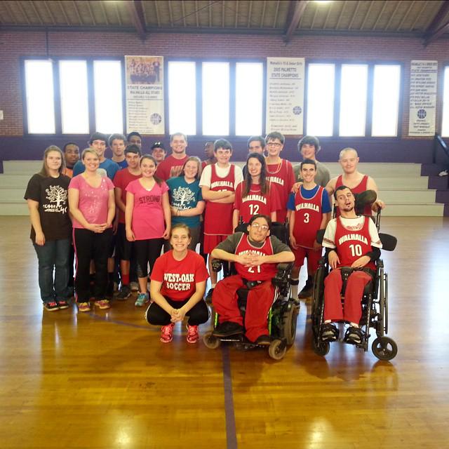 themiddlemahan's tweet photo. Always have so much fun playing with these guys. #angelhoops http://t.co/mw11rrkFe7
