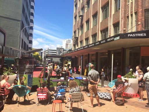 WgtnCC's tweet image. Lots of people stopping by to check out the @BondStWGTN transformation #BondSt #popupWGTNsummer