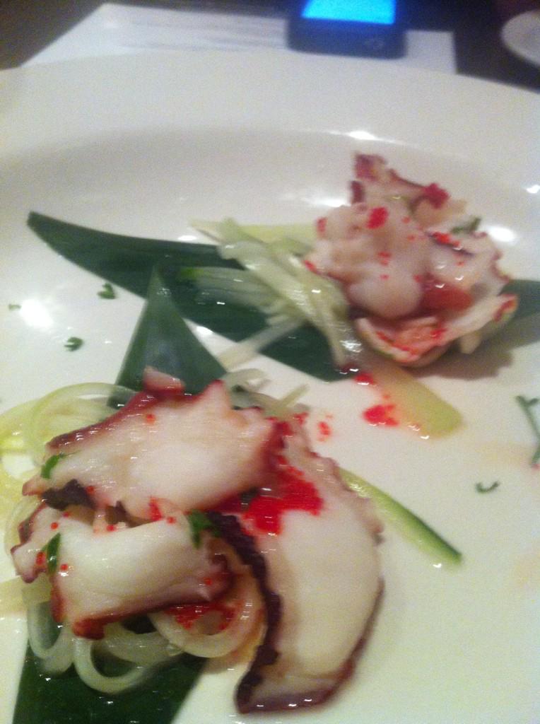 austinfoodmag's tweet image. Thin sliced octopus w/butter, garlic, &amp;amp; lime finito w/ habanero Tobika. #whateverthatis @PiranhaKiller #chefsmenu