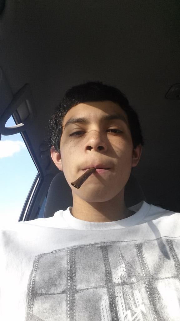 tht_nigga_blown's tweet image. One blunt   &amp;gt; second blunt &amp;gt;third blunt&amp;gt;first joint #bigsesh