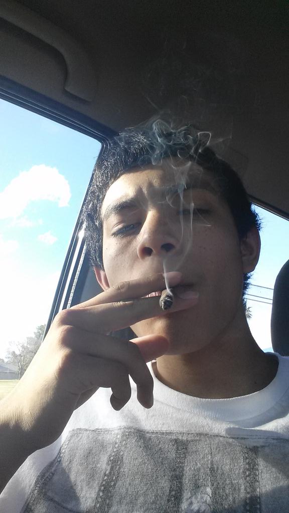 tht_nigga_blown's tweet image. One blunt   &amp;gt; second blunt &amp;gt;third blunt&amp;gt;first joint #bigsesh