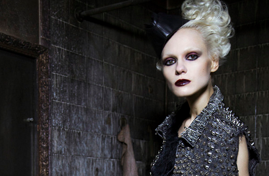 Beaut1fulSavage's tweet photo. A brilliant editorial by photographer @JeaneenLund and stylist @ValissaYoe http://t.co/aHJMDuRWHI http://t.co/7Q4yBm3th4
