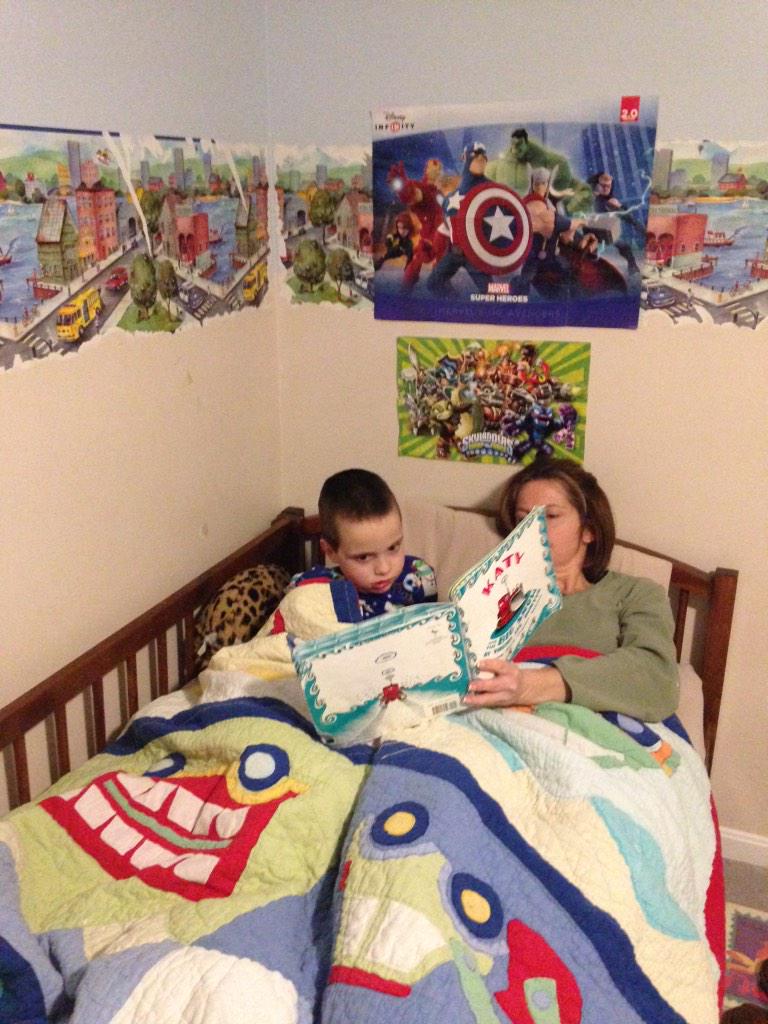 kathyjay97's tweet photo. Winding down after a long #snowdaygdrsd with a very appropriate book!! http://t.co/qAYw7A3e6M