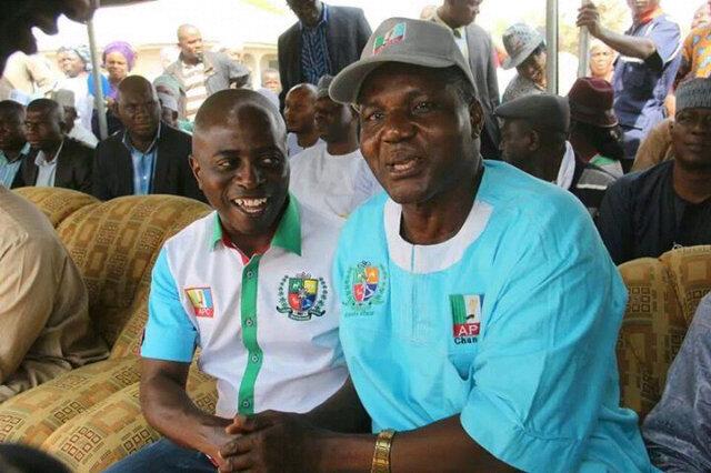 RealYINUS's tweet photo. @atunwa4rep @AlhajiMaja During @KwaraAPC campaign of Ilorin west. Crowd shouting Kwara1... Sai @atunwa abuja straight http://t.co/IFWdJ1Ie86