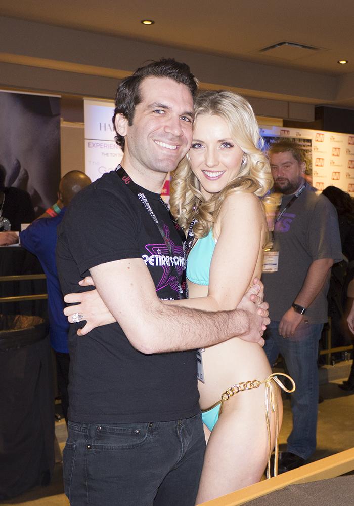 RPStarTees's tweet photo. Jesse with rising star @KarlaKush420! http://t.co/fufsWfKsRB