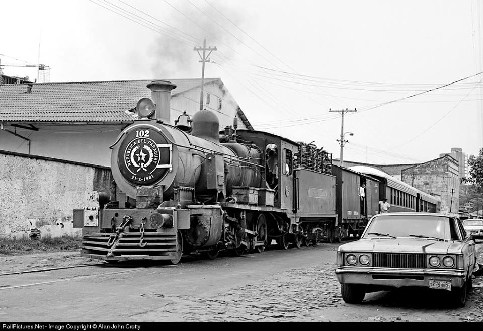 manduarapy's tweet photo. Asunción de antes, fotografía de Alan John Crotty, Rail Pictures archivo de @Fotos_Py http://t.co/WtTuqm7R1f