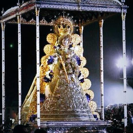 Romeristass's tweet photo. Emoción en las gargantas
y derroche en los “quejios”
y es que cerca de tus andas
quien no pierde hasta el “sentío”. http://t.co/M0jgP2fW1q