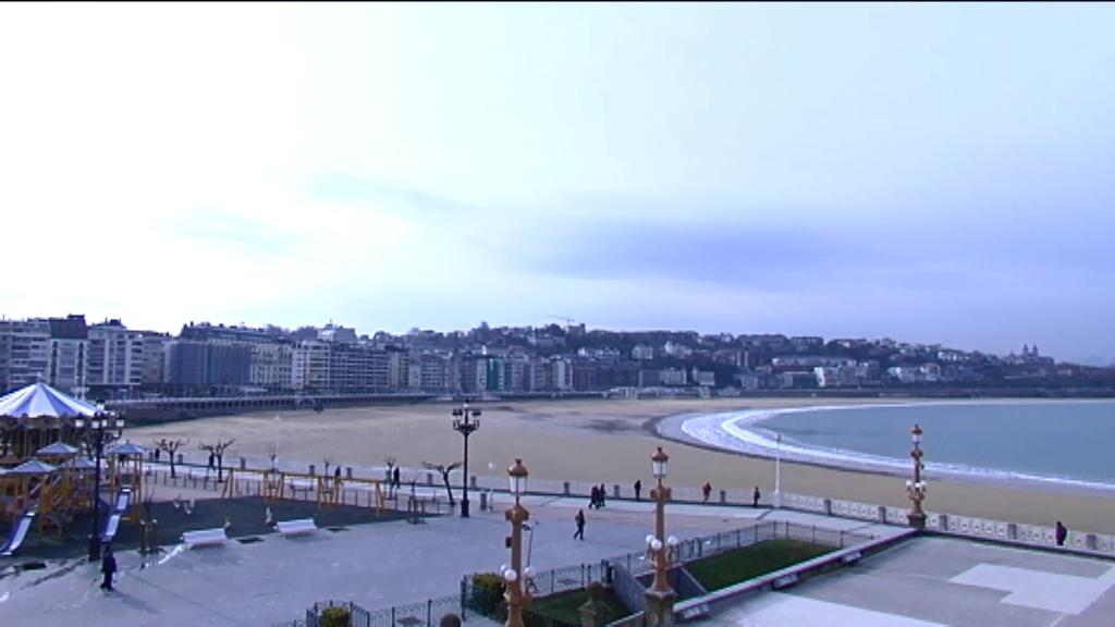 orainnoticias's tweet photo. VÍDEO Y mientras tanto... en #Donostia luce el sol: http://t.co/PnK32qrrSW http://t.co/AGAOnrAWcy