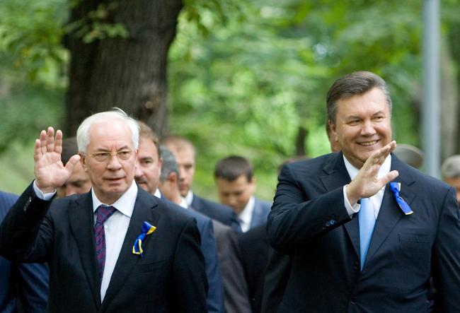 PravdaRu's tweet photo. Откровения экс-премьера Украины: Януковичу готовили судьбу Каддафи.  Сегодня Николай Азаров пр http://t.co/v5isWOv87g http://t.co/U6zUvjTTO9