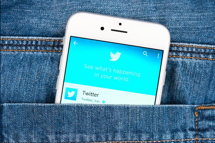 YouGetUK's tweet photo. 8 Compelling Ways To Tell 140 Character Stories On Twitter http://t.co/WDr6vOi4ez  via @JeffBullas #socialmedia http://t.co/zs1m3OxGmz