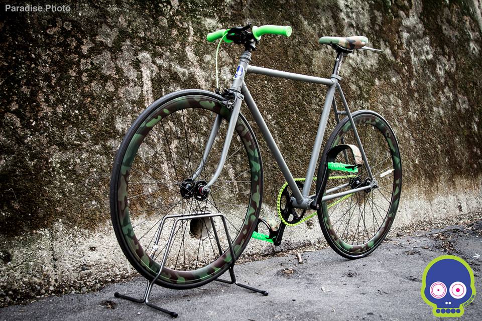 labicicretina's tweet photo. AmoilCamo scoprila qui: http://t.co/OD7QZ3z32w
#bici #bicicletta #colorata #unica #bella #milano #restauro #comeseitu http://t.co/FUFrAQXRby