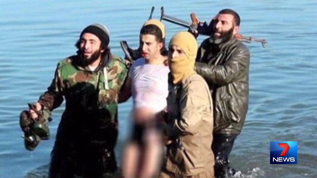 7NewsBrisbane's tweet photo. COMING UP: Outrage at the murder of a captured #JordanPilot by #IslamicState militants http://t.co/j1qOn5Jise
