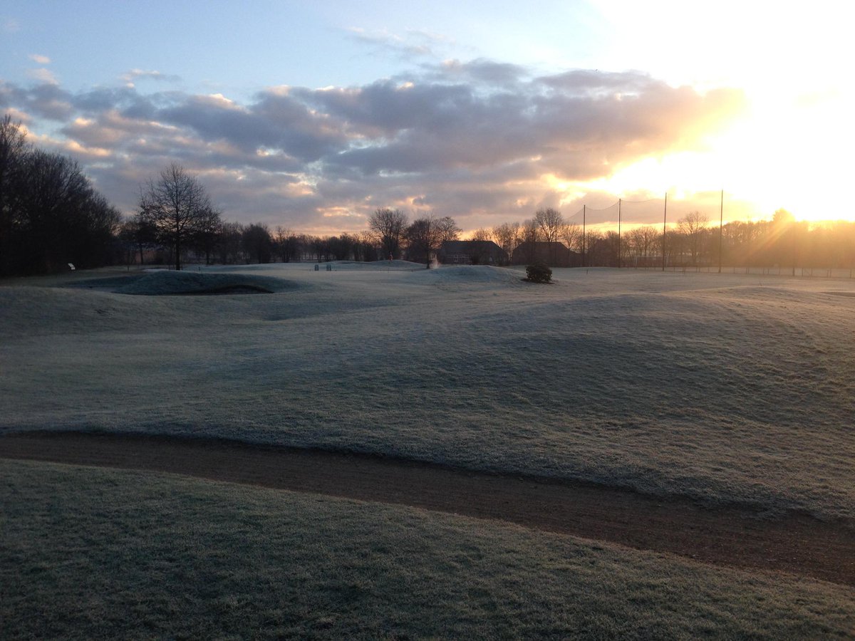 weilenseind's tweet photo. Het is koud, maar het beloofd weer een mooie golfdag te worden @weilenseind . #waarkanikgolfen http://t.co/ZBosoFZZVD