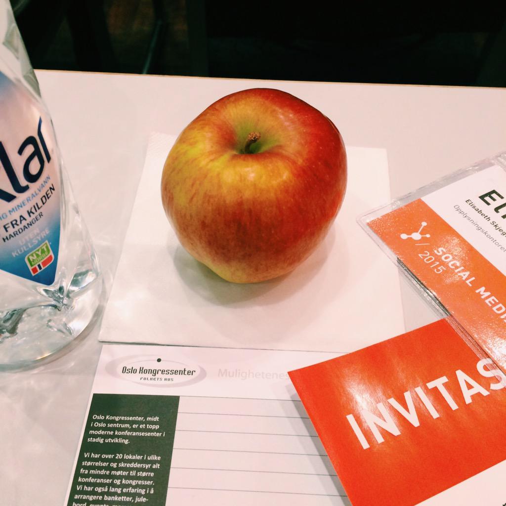 5_omdagen's tweet photo. Se alt det gode du kan lage med dette eplet på http://t.co/JRthonqWiA #somed2015 #5omdagen #fruktno http://t.co/h47j9Nplph