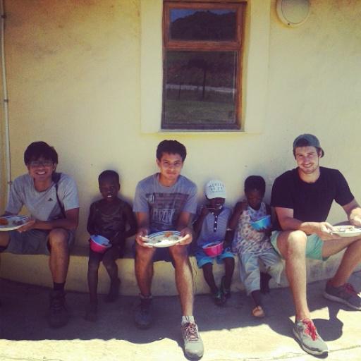 Jaxxste's tweet photo. @ISVolunteers prepare and share a meal with new friends at the Cintsa Soup Kitchen, Eastern Cape.  #isv #isvsa http://t.co/NcJ0T7SaRQ