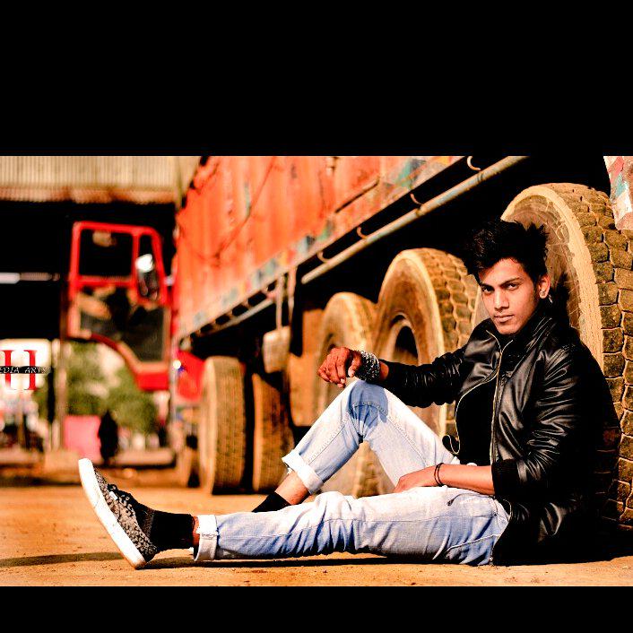 RarejunkyRk's tweet photo. #fashiondaries#sexyhunk#expressionking#mystyle#location. http://t.co/386DhEjepT