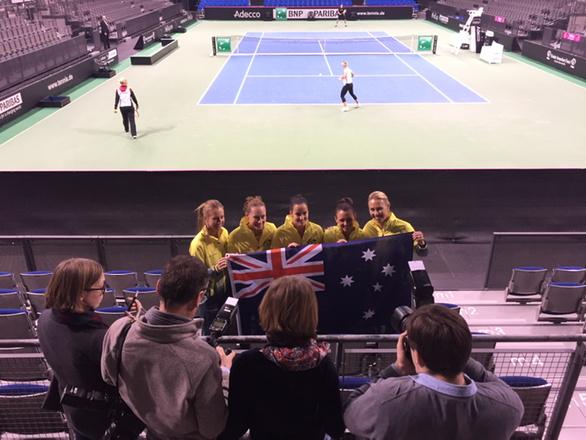 Team #Australia <a href="/oliviarogowska/">Olivia Rogowska</a> <a href="/bambamsam30/">Samantha Stosur</a> @tennis_jarkag <a href="/caseydellacqua/">Casey Dellacqua OLY</a> <a href="/AliciaMolik/">Alicia Molik</a> #goaussies #FedCup