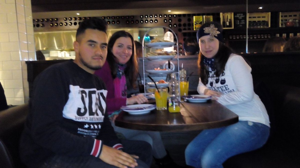 crisfdez92's tweet photo. Pedazo de comida al estilo griego #Dalecaló #Sara @marpl7 #MarketObsession #Ts http://t.co/RYIl7MvxfP