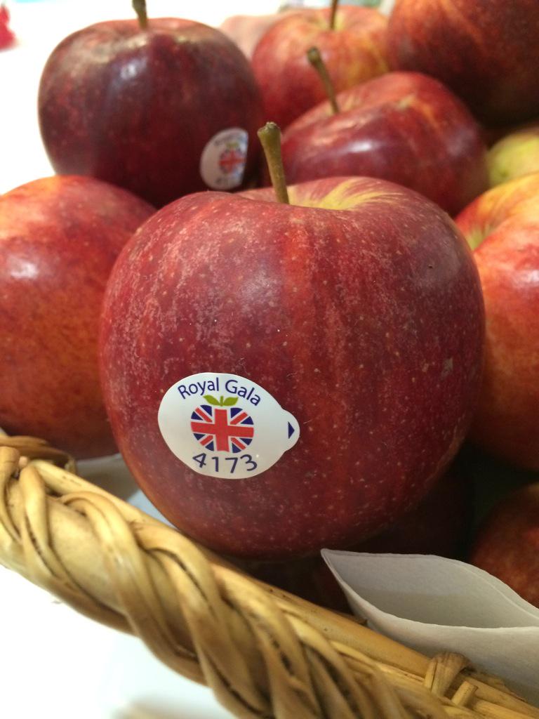 ACGoatham's tweet photo. @ACGoatham: Beautiful #GrowninBritain Gala for the #AHDBexport  area in hall 8.2 with @GrowingBritish at #FL15 http://t.co/j35sVTwkCP