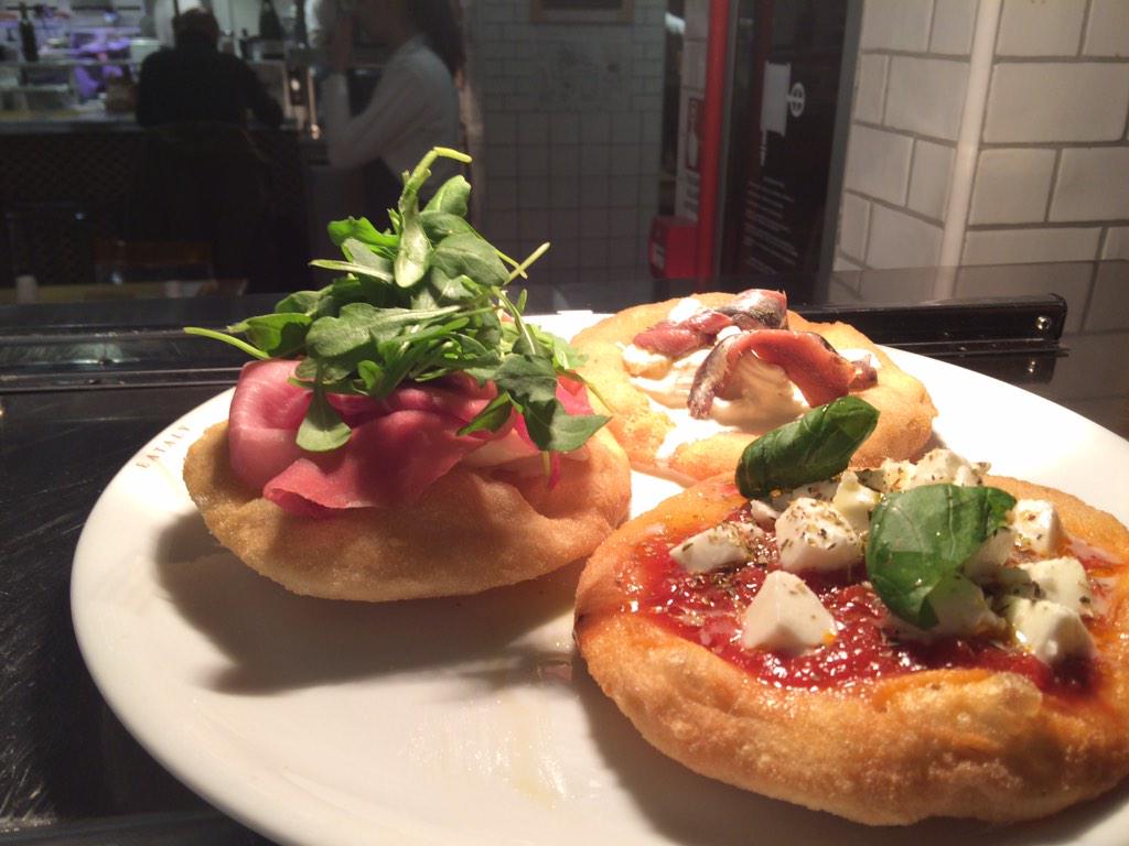 ChefLorenza's tweet photo. Pizza fritta! I love you! http://t.co/zCq0dyHtIK