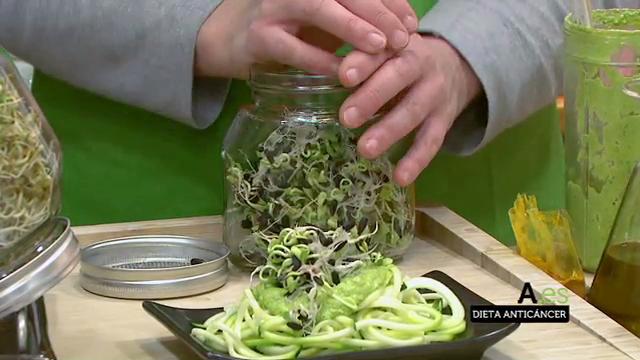 #DiaMundialcontraelCancer Reportaje sobre recetas anticáncer #dieta bit.ly/Recetas-Antica…