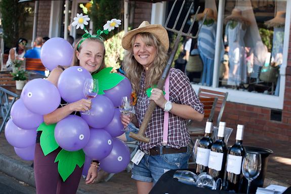 Holiday_Bug's tweet photo. Socialise next week at the street fest, Stellenbosch Soirees. #VisitStellenbosch 
http://t.co/pSaFegdaGl http://t.co/ahO5Q6jgZh