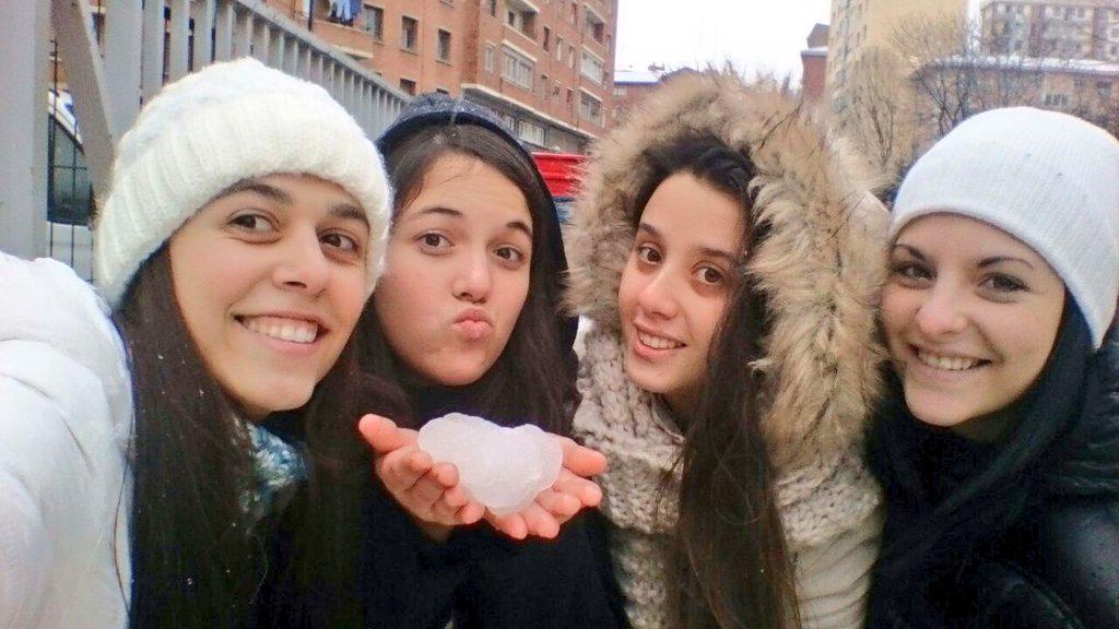 MaitetxuRuiz's tweet photo. Batalla de bolas de nieve #HaurHezkuntza http://t.co/shWwsrADv8
