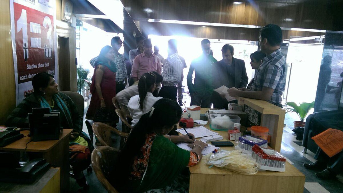 adarsh_credit's tweet photo. BLOOD GROUPING AND BLOOD DONATION CAMP @AHMEDABAD, GUJARAT http://t.co/N85agmBHCW
