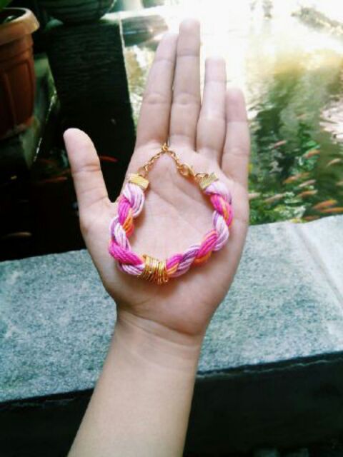 apocistore's tweet photo. Heyho! Ini ada beberapa contoh gelang kita! Cek cek! #gelang #murmer #gelanghandmade #gelangkece #aksesoris #bracelet http://t.co/NjZSX8sEEh