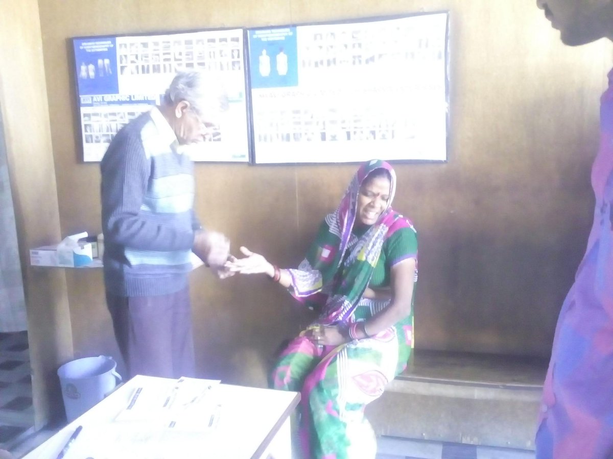adarsh_credit's tweet photo. BLOOD GROUPING CAMP @ PUSHKAR, RAJASTHAN http://t.co/TyozZAYYOZ