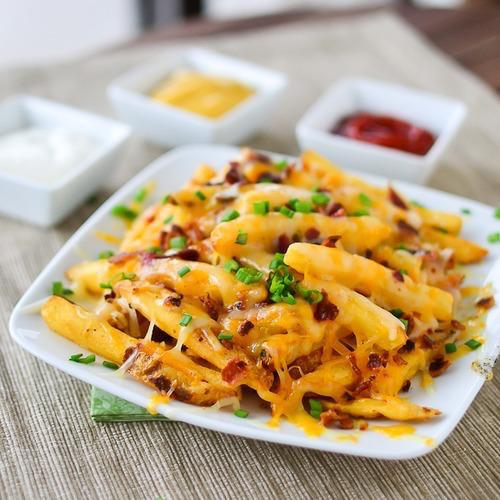 YummyImages's tweet photo. Bacon Cheese Fries http://t.co/F9WWnZNNt8