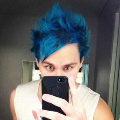 morganedubas's tweet image. Blueberry Michael bc reasons #LOOPOFF #LoopOff5SOS